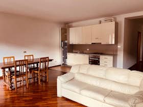 Lägenhet att hyra för 850 € i månaden i Legnano, Corso Giuseppe Garibaldi