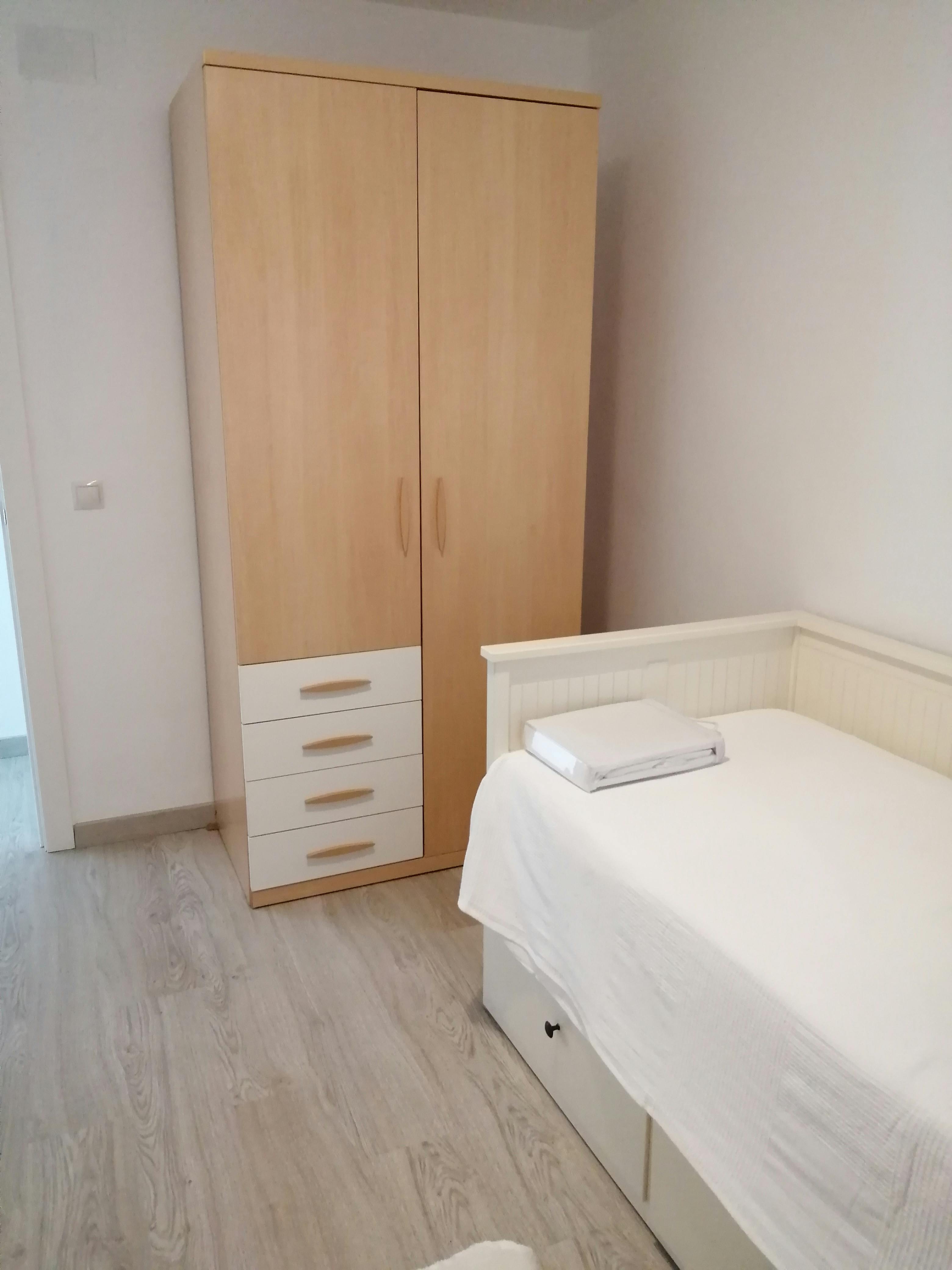 Chambre privée à louer pour 375 €/mois à Málaga, Calle Doctor Mañas Bernabéu