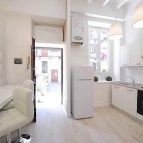 Studio for rent for €1,100 per month in Milan, Via Marco Aurelio