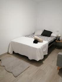 Private room for rent for €400 per month in Málaga, Calle Doctor Mañas Bernabéu