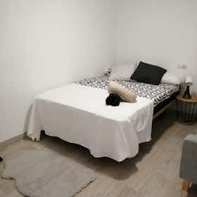 Private room for rent for €400 per month in Málaga, Calle Doctor Mañas Bernabéu