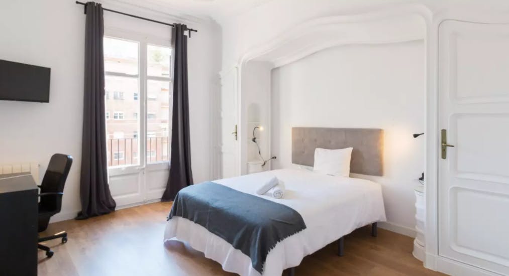 Private room for rent for €849 per month in Barcelona, Carrer de Muntaner