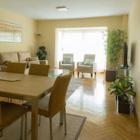 公寓 正在以 €2,190 的月租出租，其位于 Madrid, Calle de Valdetorres de Jarama