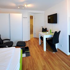 Apartment for rent for €1,195 per month in Mörfelden-Walldorf, Gerauer Straße