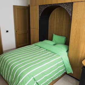 Apartment for rent for €1,800 per month in Rome, Porta Maggiore