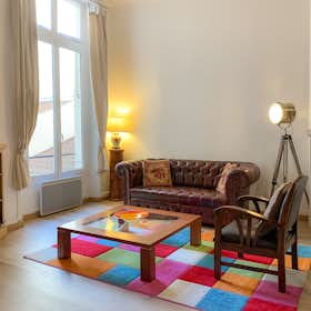 Studio for rent for €2,290 per month in Paris, Rue de la Harpe