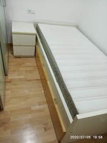 Отдельная комната сдается в аренду за 430 € в месяц в L'Hospitalet de Llobregat, Carrer de l'Emigrant