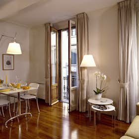 Apartment for rent for €4,000 per month in Florence, Via dei Servi