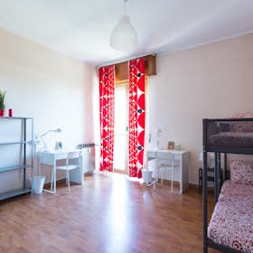 Shared room for rent for €300 per month in Sesto San Giovanni, Via Carlo Marx