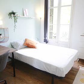 Private room for rent for €660 per month in Barcelona, Gran Via de les Corts Catalanes