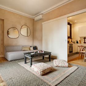 Apartment for rent for €3,057 per month in Barcelona, Carrer de Villarroel