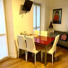 Apartment for rent for €1,200 per month in Turin, Via Goffredo Mameli
