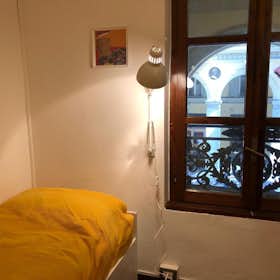 Private room for rent for €550 per month in Turin, Piazza Giambattista Bodoni