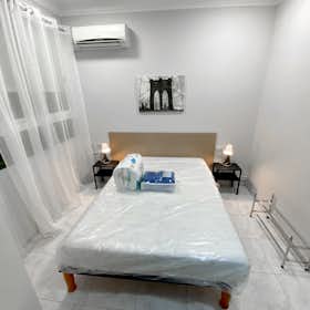 Private room for rent for €465 per month in Valencia, Gran Via de les Germanies