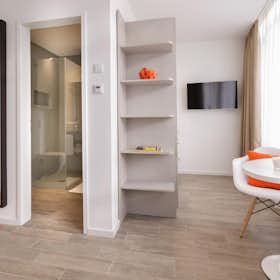 单间公寓 正在以 €3,409 的月租出租，其位于 Munich, Westendstraße