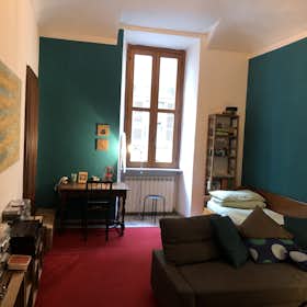 Private room for rent for €700 per month in Turin, Via Carlo Alberto