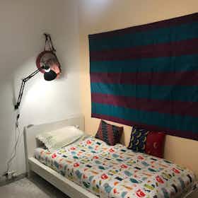 Private room for rent for €550 per month in Turin, Via Carlo Alberto