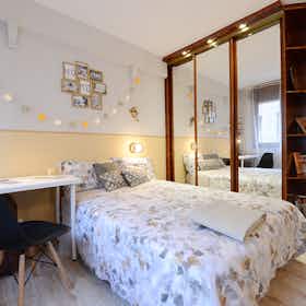Отдельная комната сдается в аренду за 530 € в месяц в Bilbao, Ramón y Cajal etorbidea