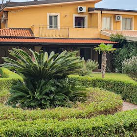 Huis te huur voor € 6.500 per maand in Pizzo, Contrada Difesa