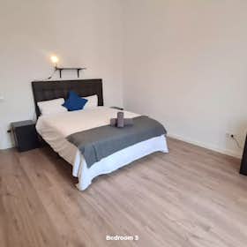 Private room for rent for €849 per month in Barcelona, Carrer de Muntaner