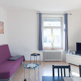 Apartamento en alquiler por 5500 CHF al mes en Zürich, Kreuzstrasse