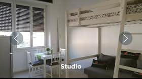House for rent for €1,000 per month in Milan, Viale Monza