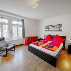 Mieszkanie do wynajęcia za 2860 CHF miesięcznie w mieście Zürich, Schwamendingenstrasse