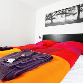 Apartment for rent for CHF 2,734 per month in Zürich, Schwamendingenstrasse