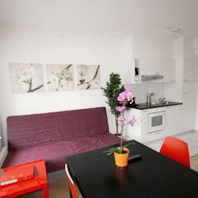 Appartamento in affitto a 2.866 CHF al mese a Zürich, Stauffacherstrasse