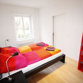 Apartment for rent for CHF 2,971 per month in Zürich, Stauffacherstrasse