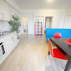 Apartment for rent for CHF 4,155 per month in Zürich, Stauffacherstrasse