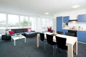 公寓 正在以 CHF 4,840 的月租出租，其位于 Cham, Luzernerstrasse