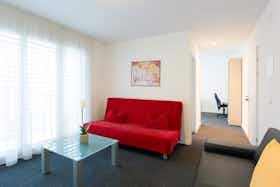 公寓 正在以 CHF 3,644 的月租出租，其位于 Cham, Luzernerstrasse