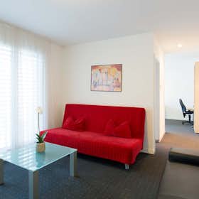 公寓 正在以 CHF 3,630 的月租出租，其位于 Cham, Luzernerstrasse