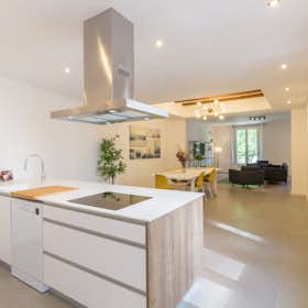Apartment for rent for €2,200 per month in Barcelona, Carrer La Rambla