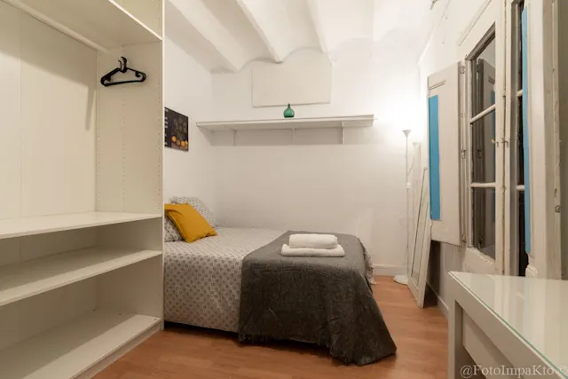 Private room in Passatge del Rellotge, Barcelona (1077216) room image 1
