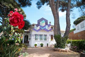 House for rent for €70,000 per month in Castell-Platja d'Aro, Carrer Pineda del Mar