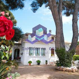 Casa in affitto a 70.000 € al mese a Castell-Platja d'Aro, Carrer Pineda del Mar
