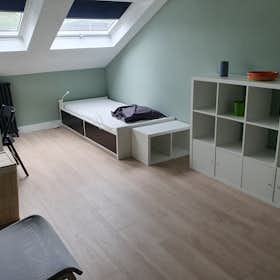 Wohnung for rent for 750 € per month in Schaerbeek, Avenue du Suffrage Universel