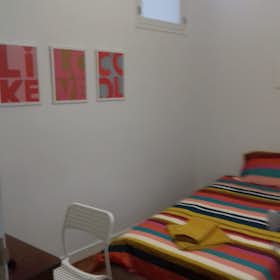 Private room for rent for €350 per month in Lisbon, Calçada da Tapada