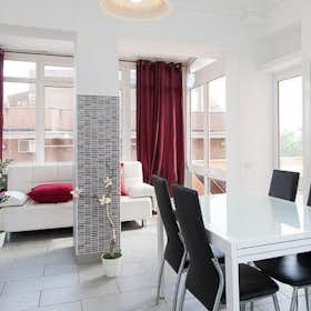 Apartment for rent for €2,600 per month in Rome, Via Guido Guinizelli