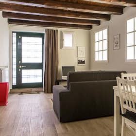 Apartment for rent for €1,800 per month in Rome, Via del Mattonato