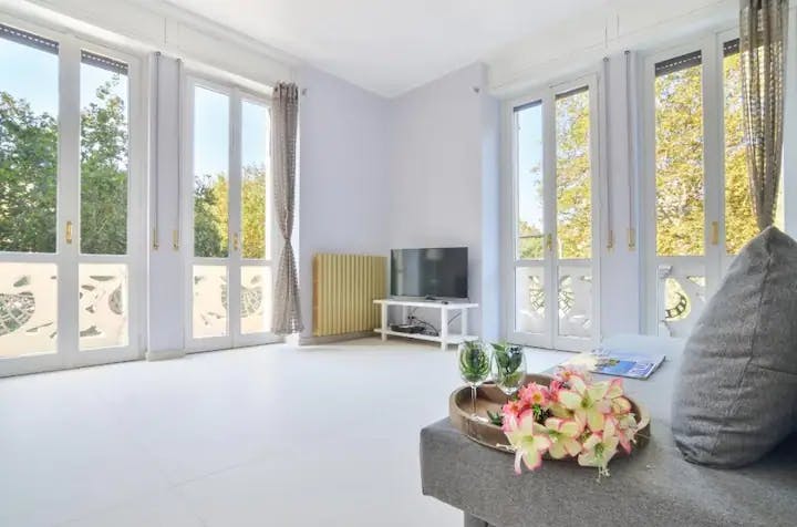 Piazzale Francesco Bacone, Milan