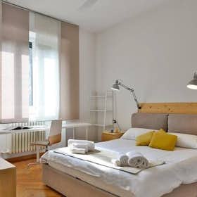 Apartment for rent for €1,750 per month in Milan, Via Legnone