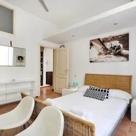 Apartment for rent for €1,800 per month in Milan, Via Piero della Francesca