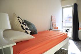 私人房间 正在以 €425 的月租出租，其位于 Cagliari, Via Ludovico Ariosto