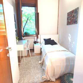 Cameră privată de închiriat pentru 450 EUR pe lună în Bergamo, Via Pietro Paleocapa