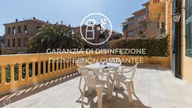 Apartment for rent for €1,900 per month in San Remo, Via Luigi Nuvoloni