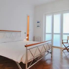 Apartment for rent for €3,800 per month in Milan, Via Conca del Naviglio