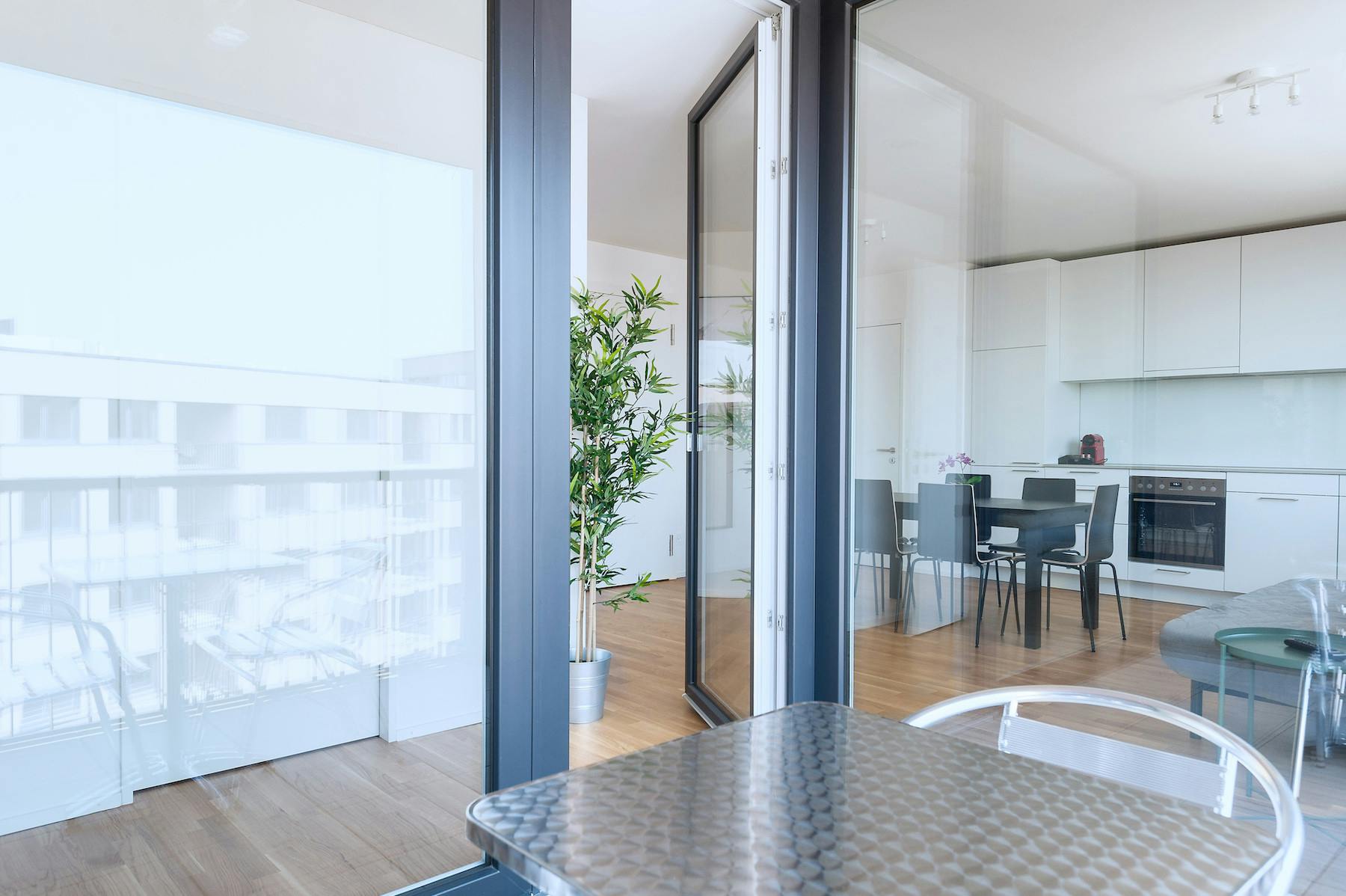 Apartment for rent for €2,522 per month in Basel, Erlenmattstrasse